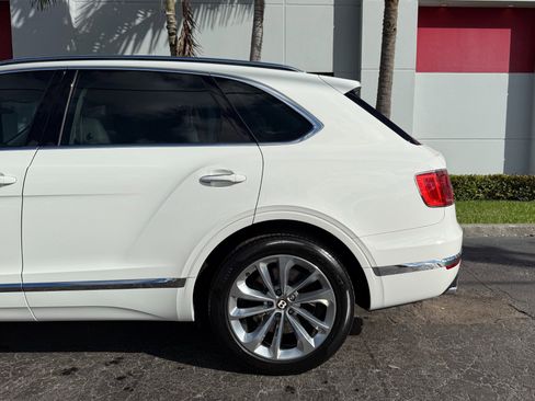 Used 2020 Bentley Bentayga image 12