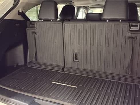 Used 2022 Toyota Highlander XLE image 31