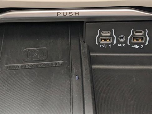 Used 2023 Chrysler Pacifica Limited image 27