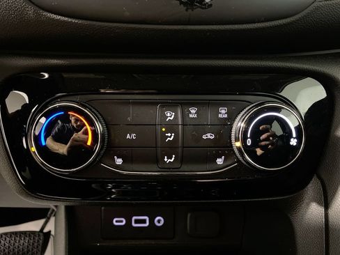 Certified 2023 Buick Encore GX Preferred w/ Cold Weather Comfort Package AWD/4WD image 18