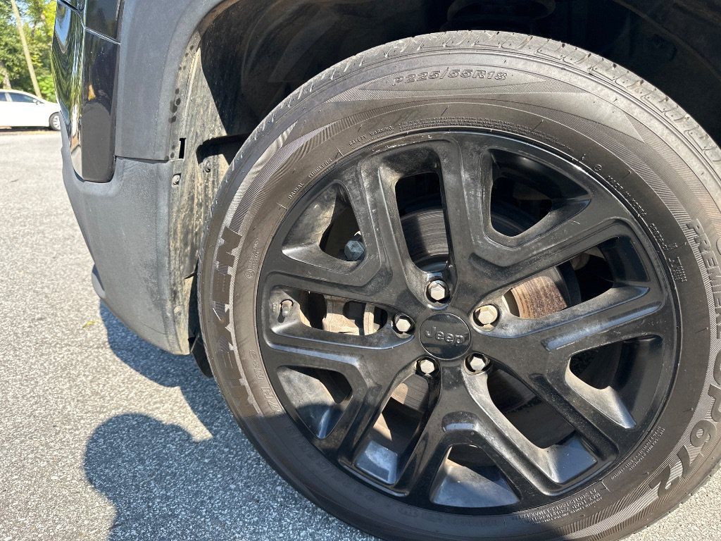 Used 2017 Jeep Renegade Altitude FWD image 40