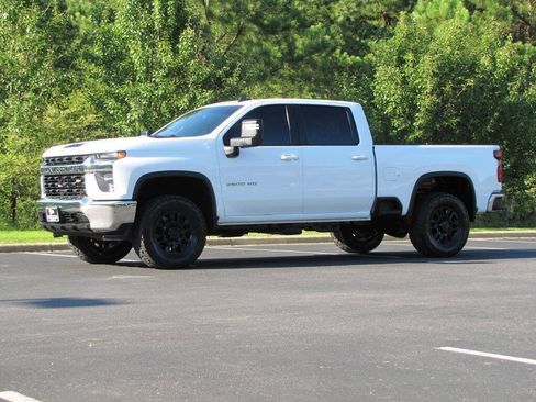 Used 2022 Chevrolet Silverado 2500 LT w/ Fleet Comfort Package AWD/4WD image 3