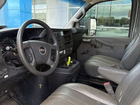 Used 2018 GMC Savana 3500 Extended w/ Driver Convenience Package image 6