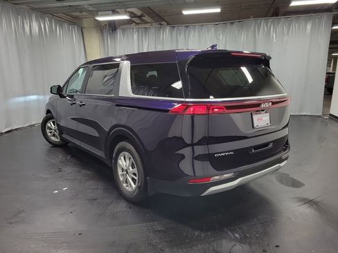 Used 2024 Kia Carnival LX image 6