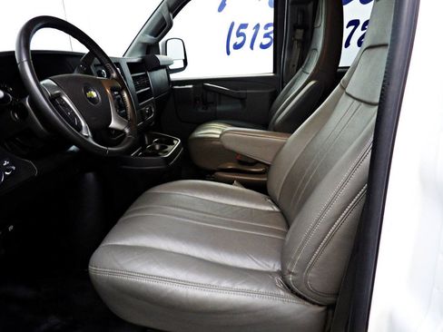 Used 2016 Chevrolet Express 3500 LS w/ Chrome Appearance Package RWD image 7
