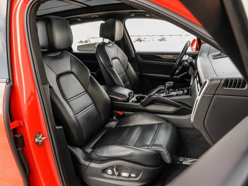 Used 2021 Porsche Cayenne image 36