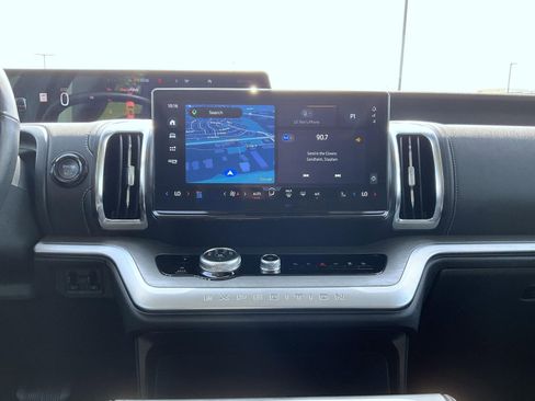 Used 2025 Ford Expedition Platinum AWD/4WD image 13