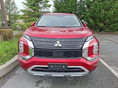 Used 2023 Mitsubishi Outlander SE AWD/4WD image 2