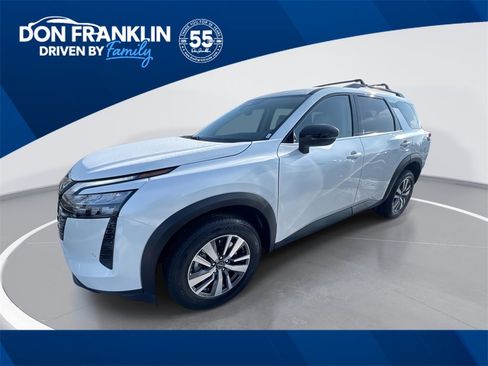 New 2026 Nissan Pathfinder SL image 1