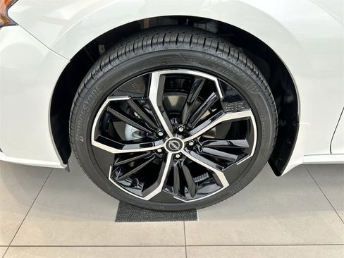 New 2025 Nissan Altima 2.5 SR image 2