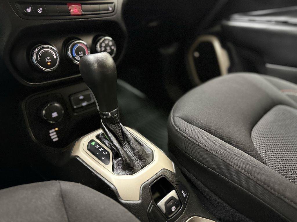 Used 2016 Jeep Renegade 75th Anniversary AWD/4WD image 19