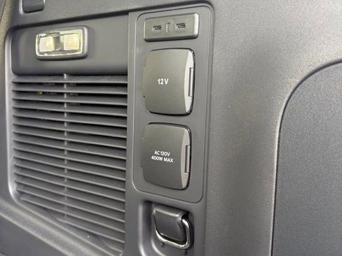 New 2025 Ford Expedition Active image 29