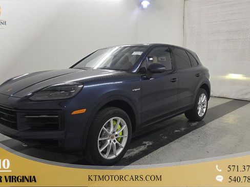 Used 2025 Porsche Cayenne E-Hybrid w/ Premium Package Plus AWD/4WD image 1