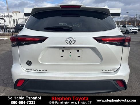 Used 2024 Toyota Highlander XLE image 7