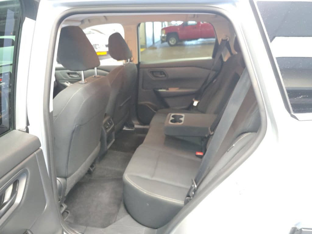 Used 2024 Nissan Rogue S AWD/4WD image 13