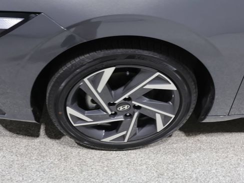 Used 2025 Hyundai Elantra SEL FWD image 8
