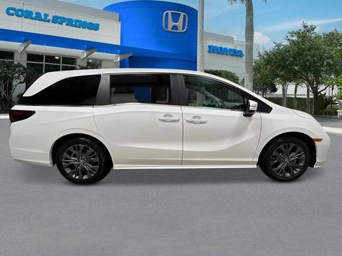 New 2026 Honda Odyssey Touring image 8