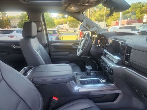 Used 2024 Chevrolet Silverado 1500 LTZ w/ Technology Package image 7