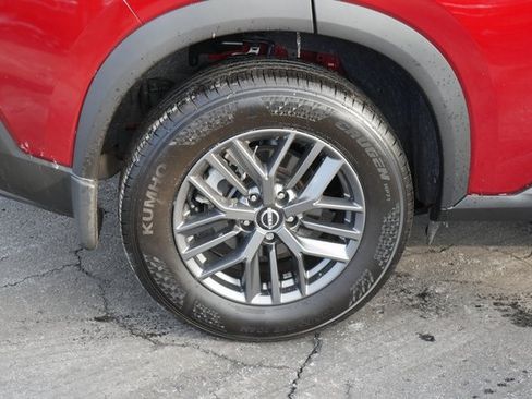 Used 2023 Nissan Rogue S image 10