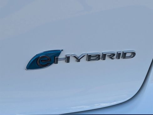 Used 2024 Chrysler Pacifica Limited image 8