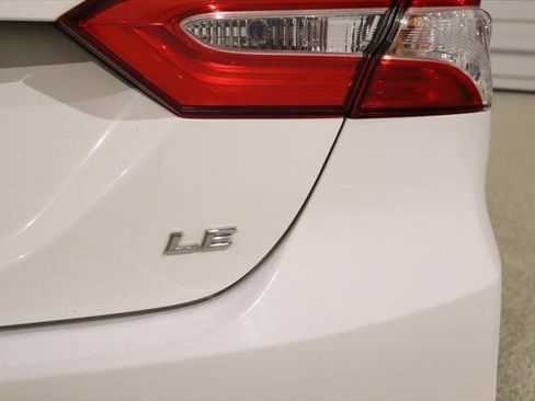 Used 2018 Toyota Camry LE FWD image 15