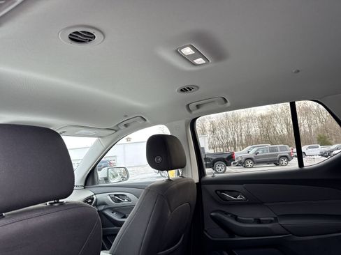 Used 2021 Chevrolet Traverse LT image 19