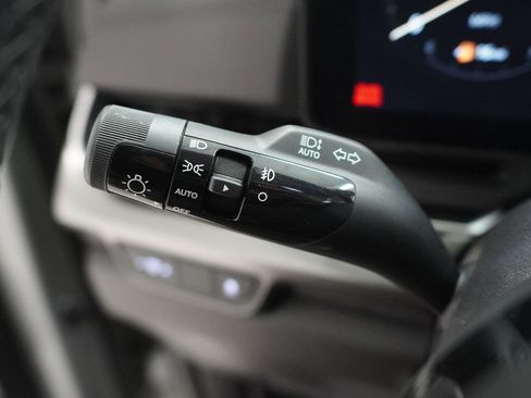 Used 2026 Kia Carnival SX w/ SX Dark Edition Package FWD image 9