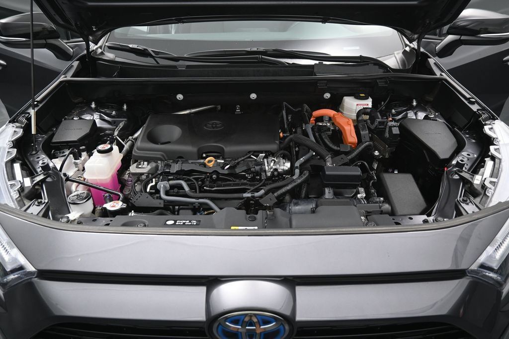 Used 2024 Toyota RAV4 XSE AWD/4WD image 36