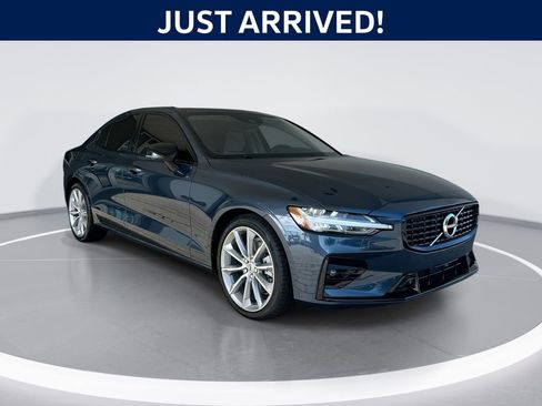 Used 2021 Volvo S60 T5 Momentum w/ Premium Package FWD image 1