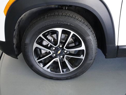 Used 2025 Chevrolet TrailBlazer LT FWD image 17