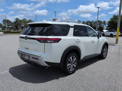 Used 2024 Nissan Pathfinder SL FWD image 5