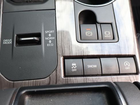 Used 2020 Toyota Highlander Limited FWD image 32