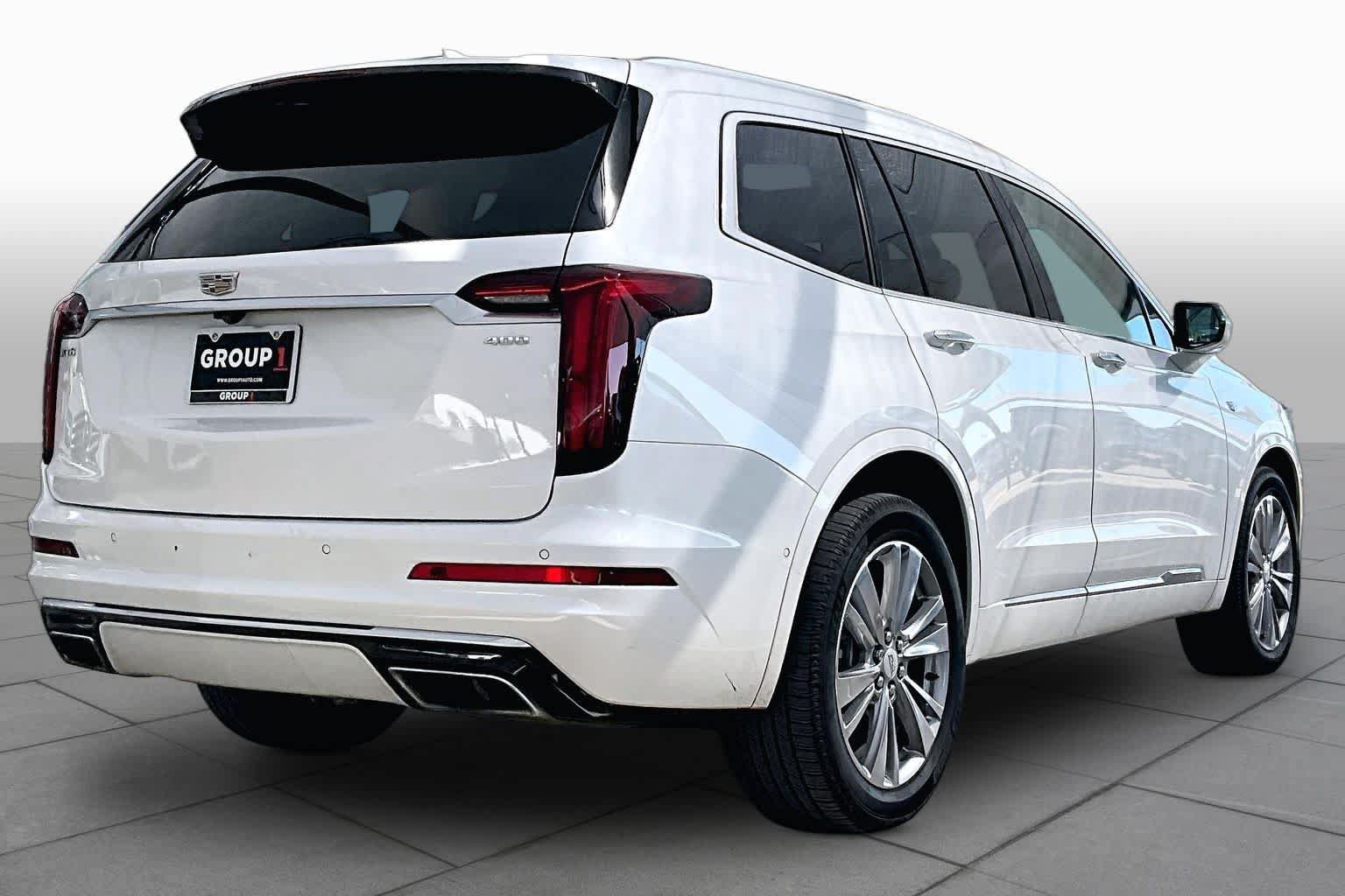 Used 2022 Cadillac XT6 Premium Luxury w/ Technology Package FWD image 12
