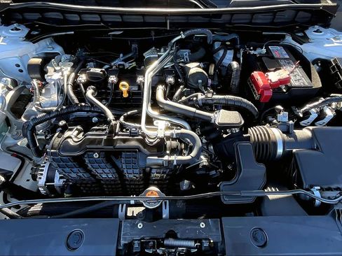 Used 2025 Nissan Altima 2.5 SV image 32