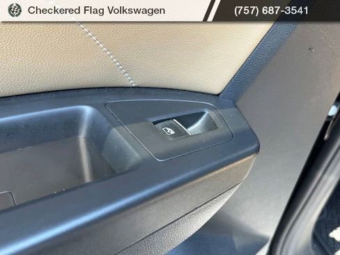 Used 2022 Volkswagen Atlas Cross Sport SE FWD image 24