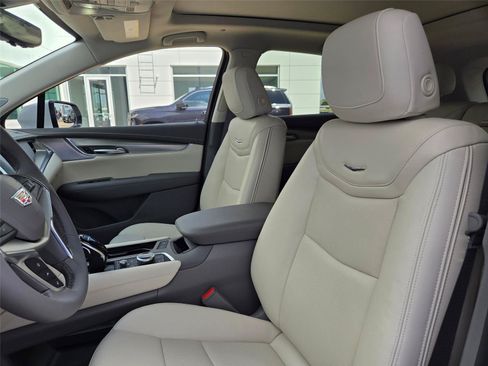 New 2026 Cadillac XT5 Premium Luxury w/ LPO, Floor Liner Package AWD/4WD image 28
