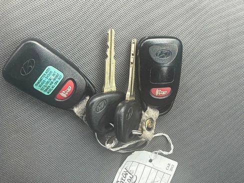 Used 2012 Hyundai Elantra GLS w/ Preferred Pkg 3 FWD image 17