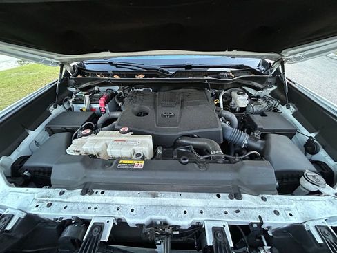 Used 2022 Toyota Tundra SR5 w/ SR5 Convenience Package image 10