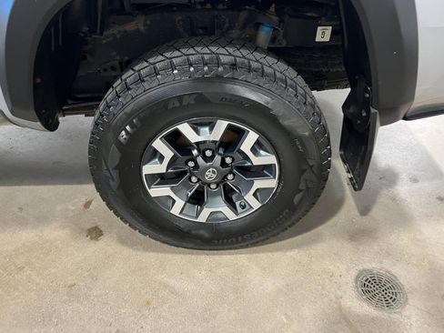 Used 2016 Toyota Tacoma TRD Off-Road image 38