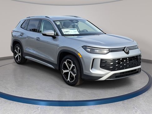 New 2026 Volkswagen Tiguan SE FWD image 3