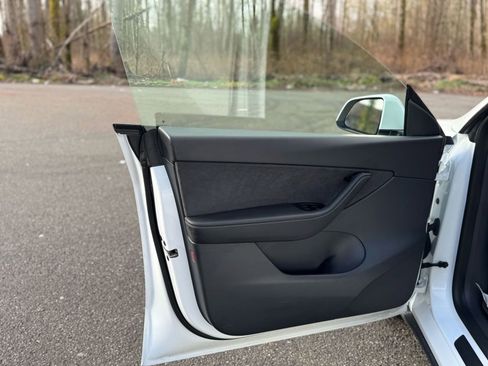 Used 2020 Tesla Model Y Long Range image 28