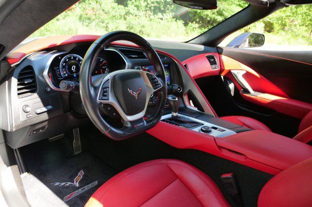Used 2018 Chevrolet Corvette Z06 RWD image 2