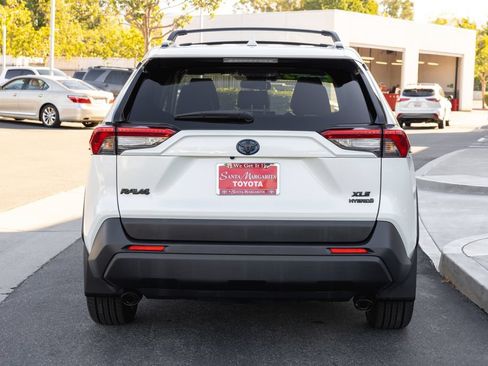 Used 2022 Toyota RAV4 XLE Premium AWD/4WD image 6