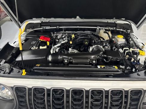Used 2024 Jeep Wrangler Unlimited Sport AWD/4WD image 41