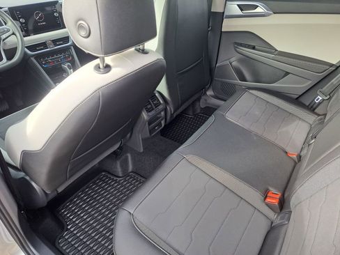 Used 2025 Volkswagen Taos SE image 21