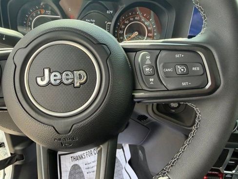 Used 2025 Jeep Gladiator Mojave w/ Convenience Group AWD/4WD image 19