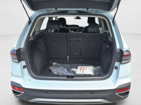 New 2026 Volkswagen Taos SE FWD image 10