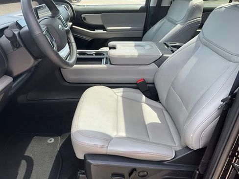 Used 2025 Ford Expedition Active AWD/4WD image 4