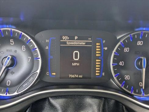 Used 2020 Chrysler Pacifica Touring-L FWD image 11