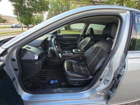 Used 2024 Nissan Altima 2.5 SR FWD image 3